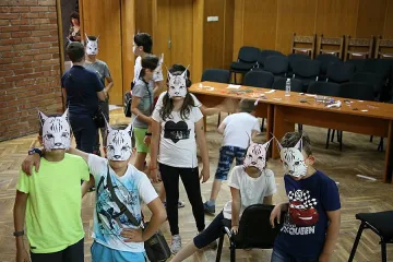 Деца с урок за застрашени видове животни