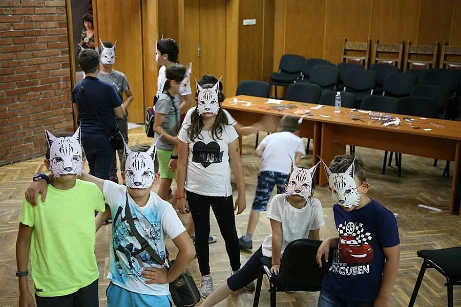 Деца с урок за застрашени видове животни