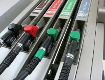 "Лукойл" обмисля продажба на заводите си в Румъния и България 