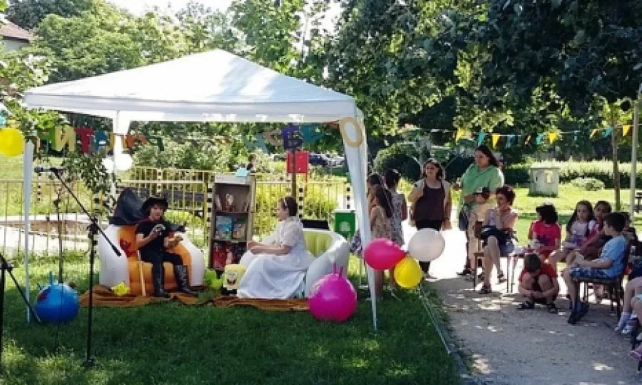 Читалня под небето събира децата в Разград
