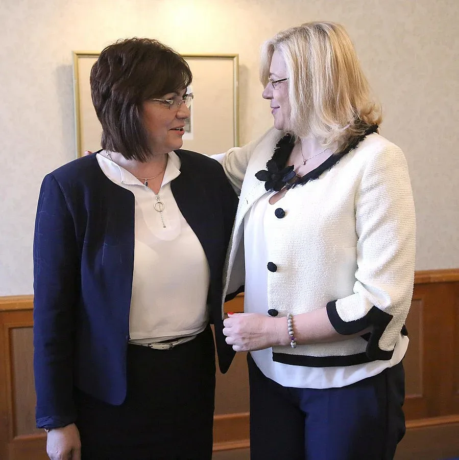 Нинова обсъди плана "Юнкер" с Крецу