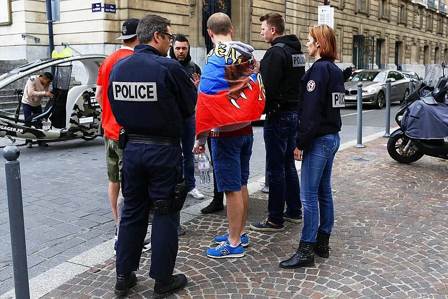 Нови руско-английски сблъсъци и сълзотворен газ