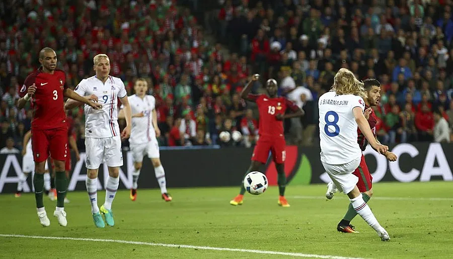 Дебютантите от Исландия унижиха Роналдо