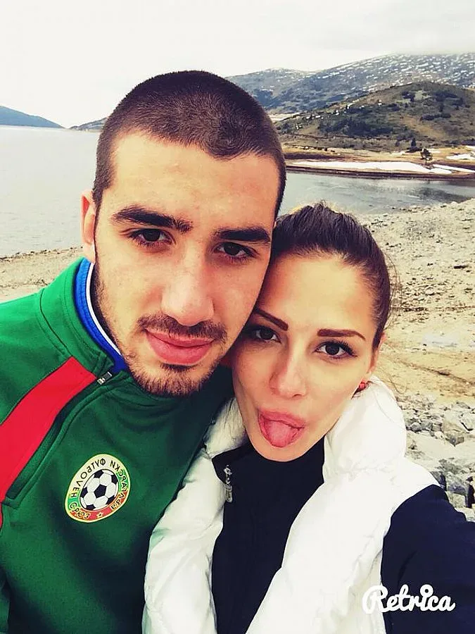 Златно момиче бере душа