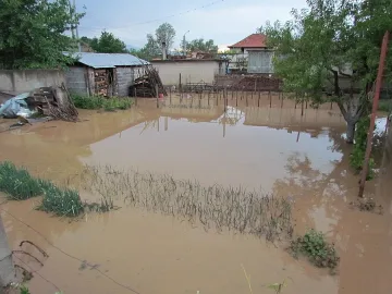 Дават по 325 лв. на наводнените в Карловско