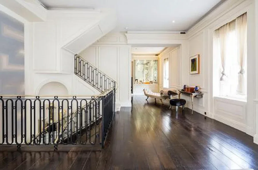 2,5 млн. паунда за Малкия Бял дом