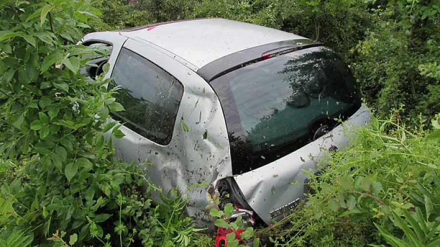 Жълт код за обилни валежи в три области днес
