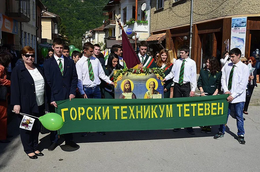 Учител по наследство