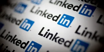 LinkedIn направи скок. Диша във врата на Фейсбук