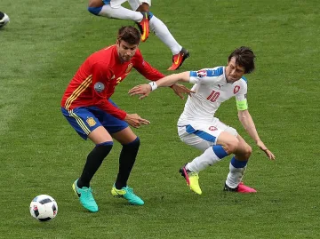 Испания бутна чешката стена в края