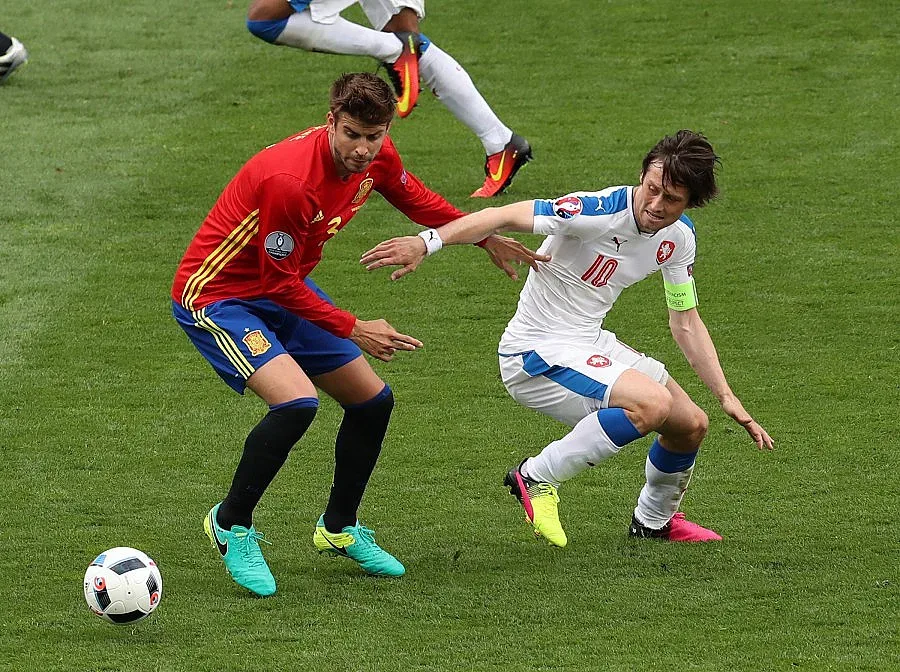 Испания бутна чешката стена в края