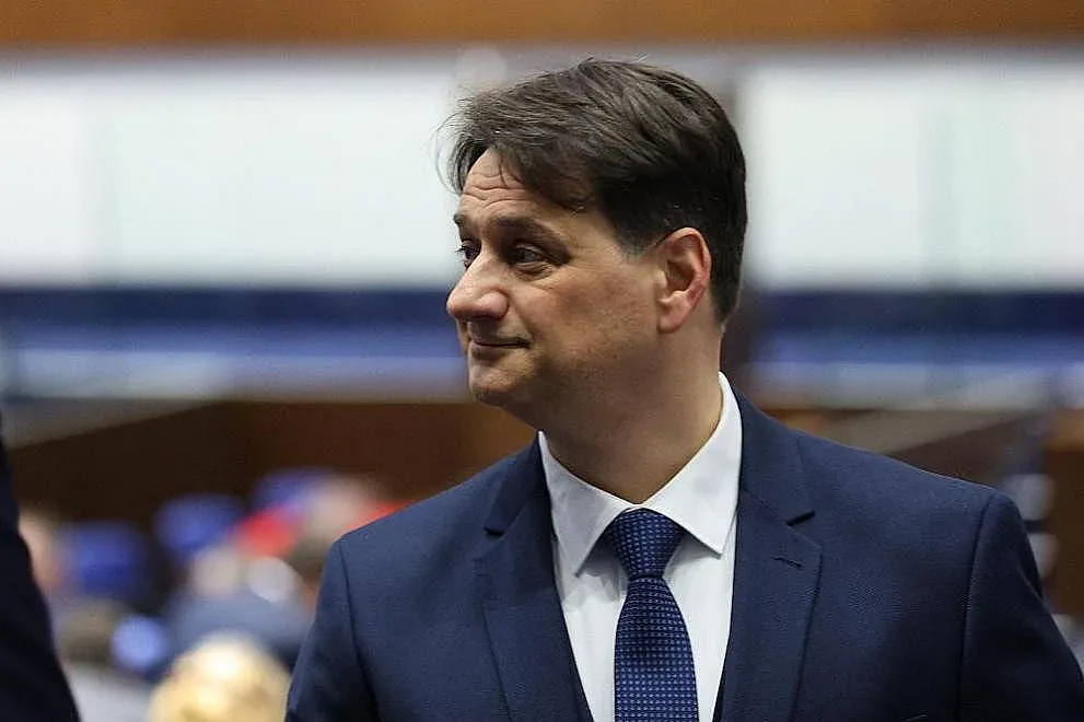 Министър Бачев с извънреден ход за сценичните изкуства