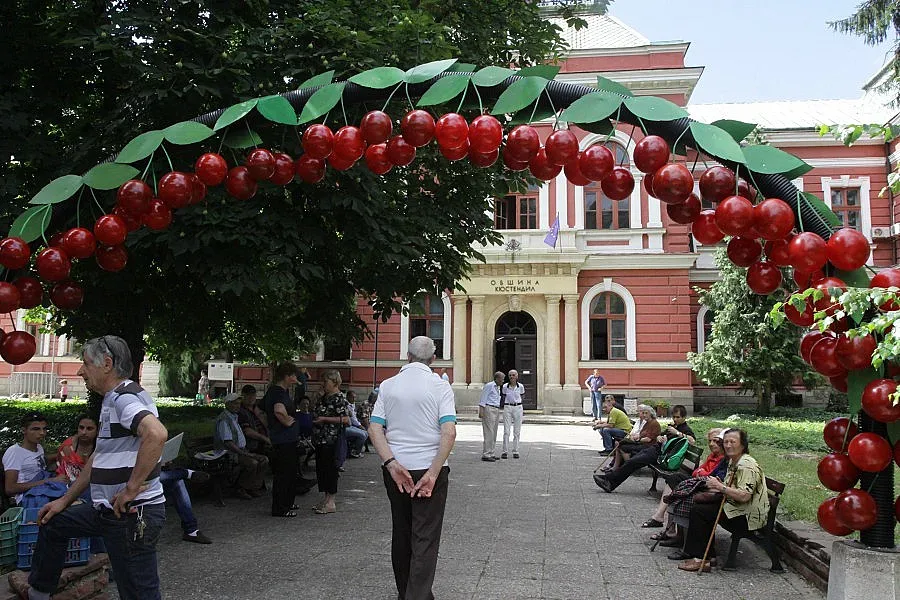 Занаятчии от цялата страна на Празника на черешата