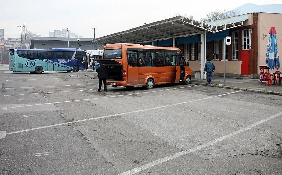 Шофьор загаси пожар в рейс, пътниците са невредими