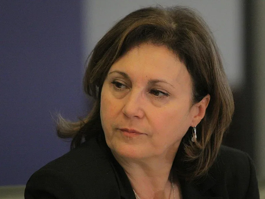Бъчварова съветва премиера да съди ген. Атанасов