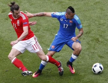 Бейл разби носа на фен