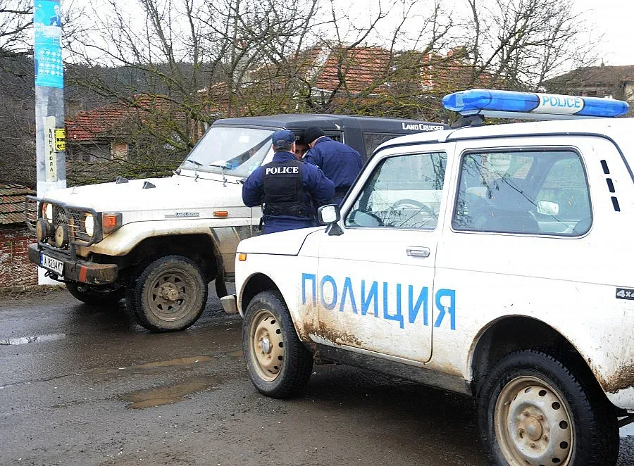 Пиян водач блъсна две баби и избяга