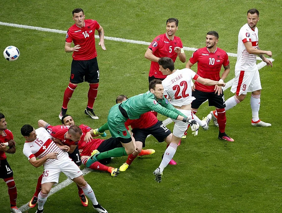 Албания падна от Швейцария с 10 човека