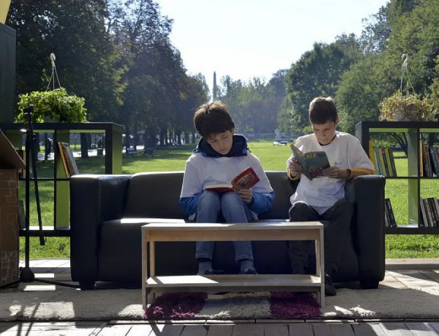 Плевнелиев чете "Дядо вади ряпа" в Пловдив