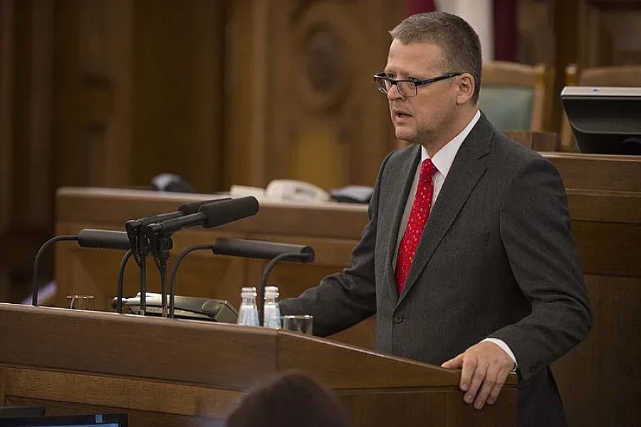 Министър подаде оставка, прередил пациенти