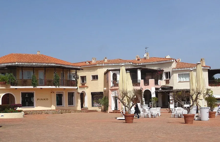 В Сардиния делите плаж с Бил Гейтс и Абрамович