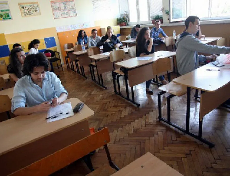 Матурите донесоха  стипендии за 94 училища