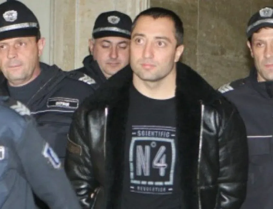 Очите и гардовете му отивали за наказателна акция