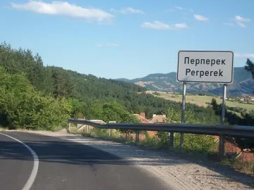 Роми от Родопите копаят памук в Гърция