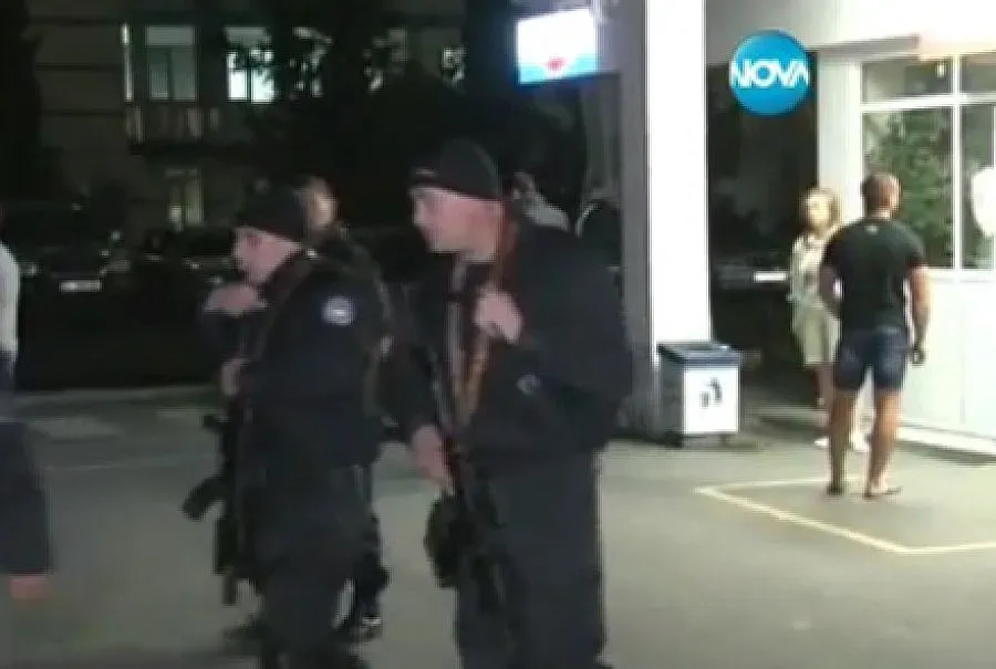 Полицаи с автомати пазят Митьо Очите в болницата