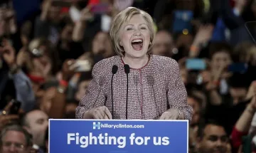 Г-жа Клинтън със сако за $12 500