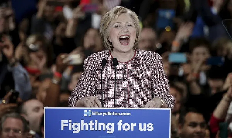 Г-жа Клинтън със сако за $12 500