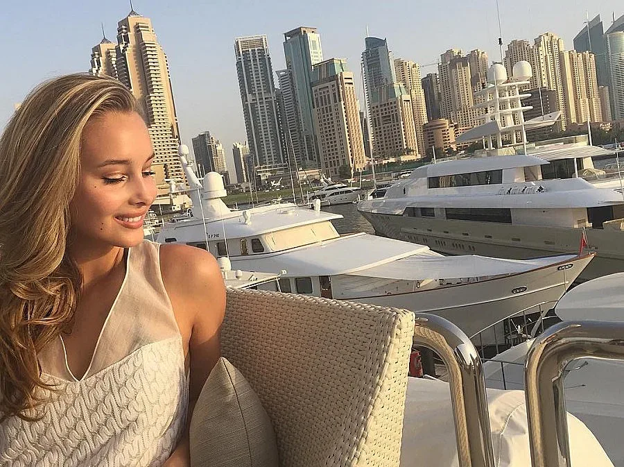 Футболните половинки  кръстосаха селфита 