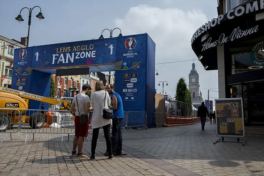 Командоси пазят Лева във Франция