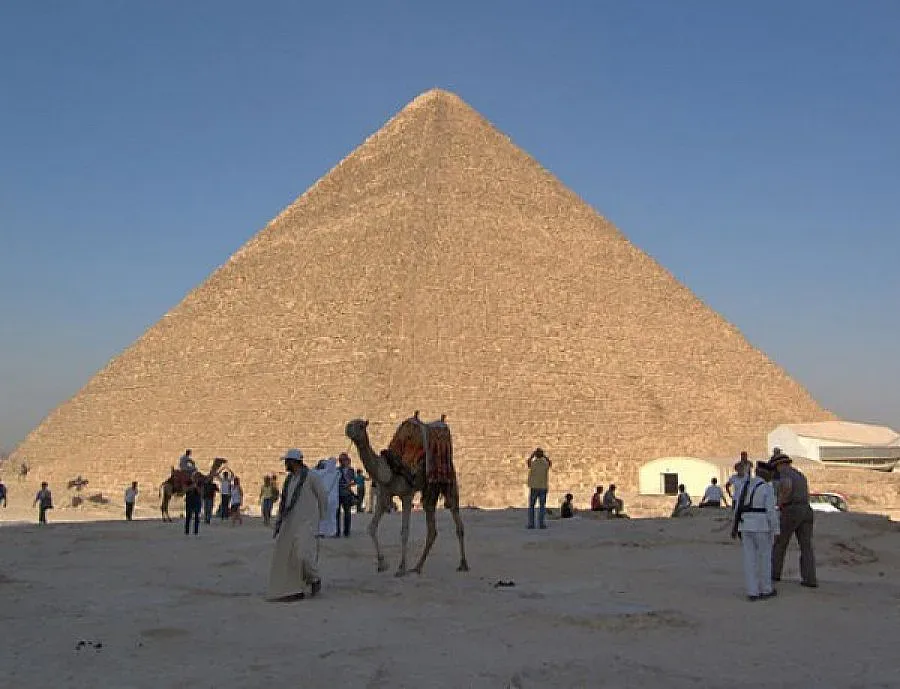 Откриха тайна стая в пирамидата на Снофру