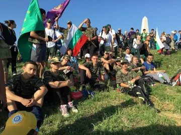 Пренесоха знамето, развято на "Радецки"
