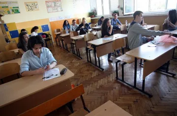 Кунева: Отличниците на матурите са повече от преди