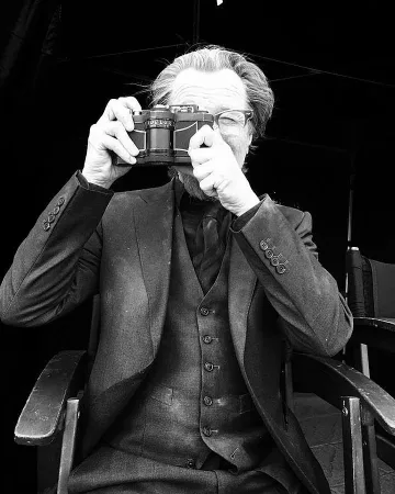 Гари Олдман нащрака София