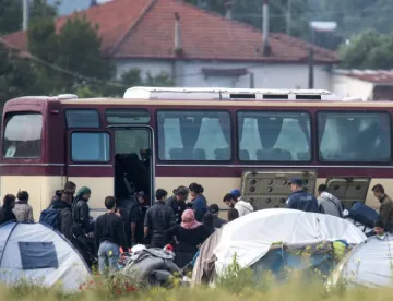Арест за българи в Унгария заради трафик на мигранти