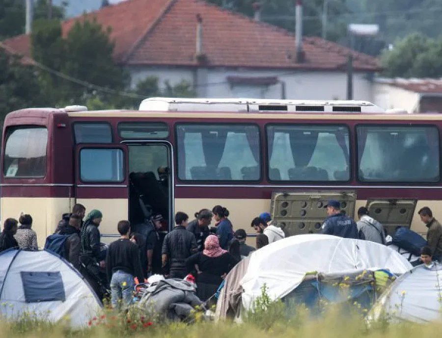Арест за българи в Унгария заради трафик на мигранти