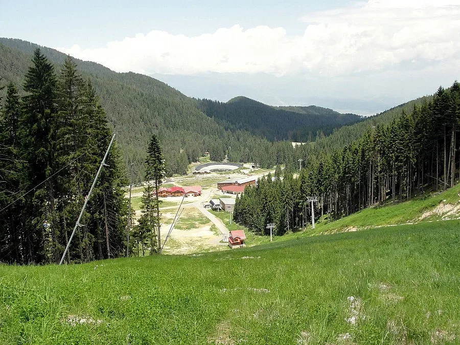 Летни ски и 350-метрова водна пързалка над Банско