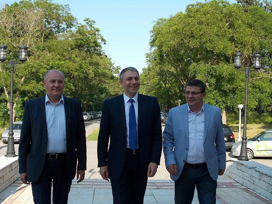 Карадайъ иска нова формула на властта