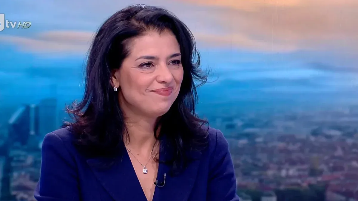 Голям скандал с нощния транспорт. Ваня Григорова качи софиянци на тротинетки