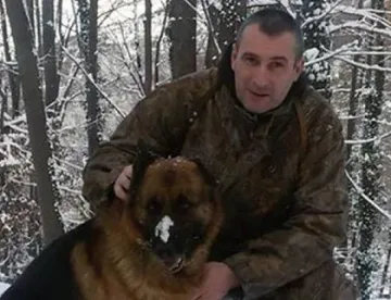 Постоянен арест за полицая, убил родителите си