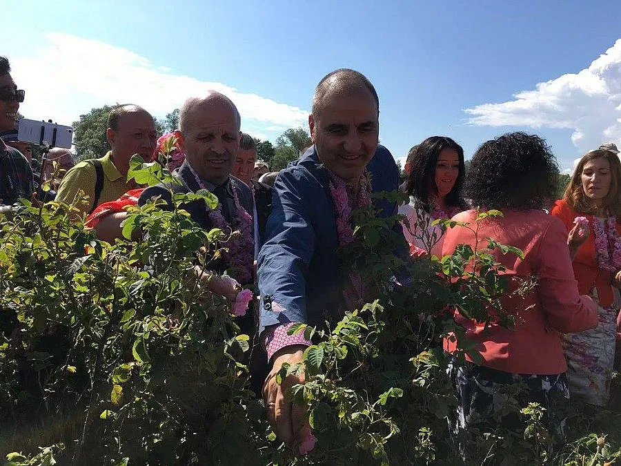 Цветанов: Подкрепяме българските традиции