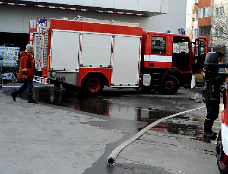 Запалиха магазин  в центъра на Ямбол 