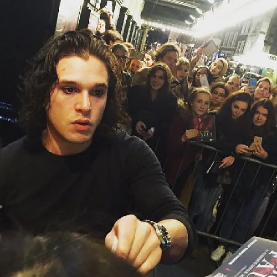 Джон Сноу махна брадата заради "Доктор Фаустус"