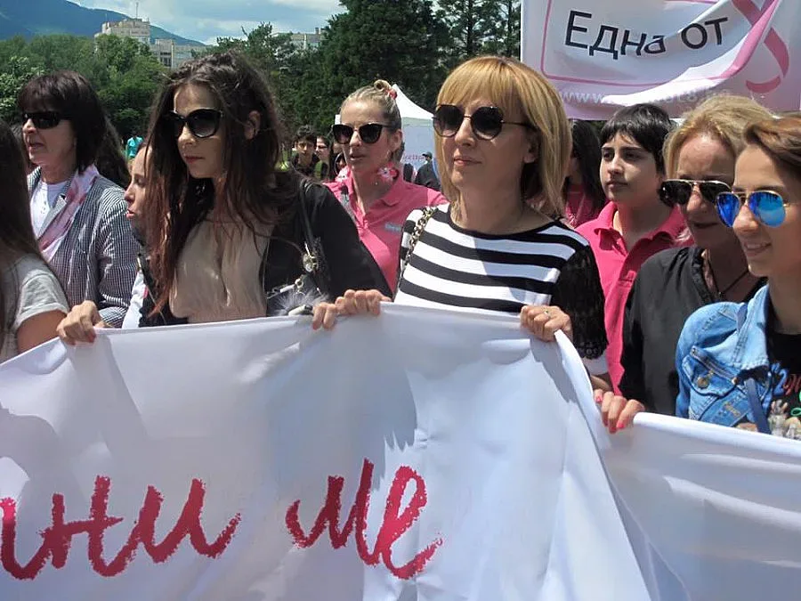 Манолова се включи в Похода срещу рака на гърдата