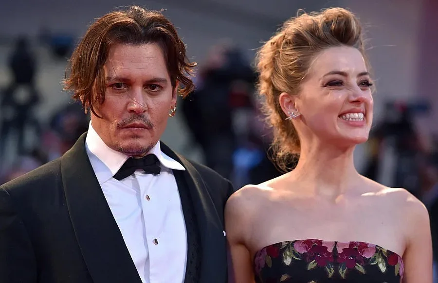 Съпругата на Деп съди комик за клевета