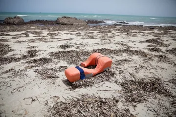 Море изхвърли 104 тела на мигранти