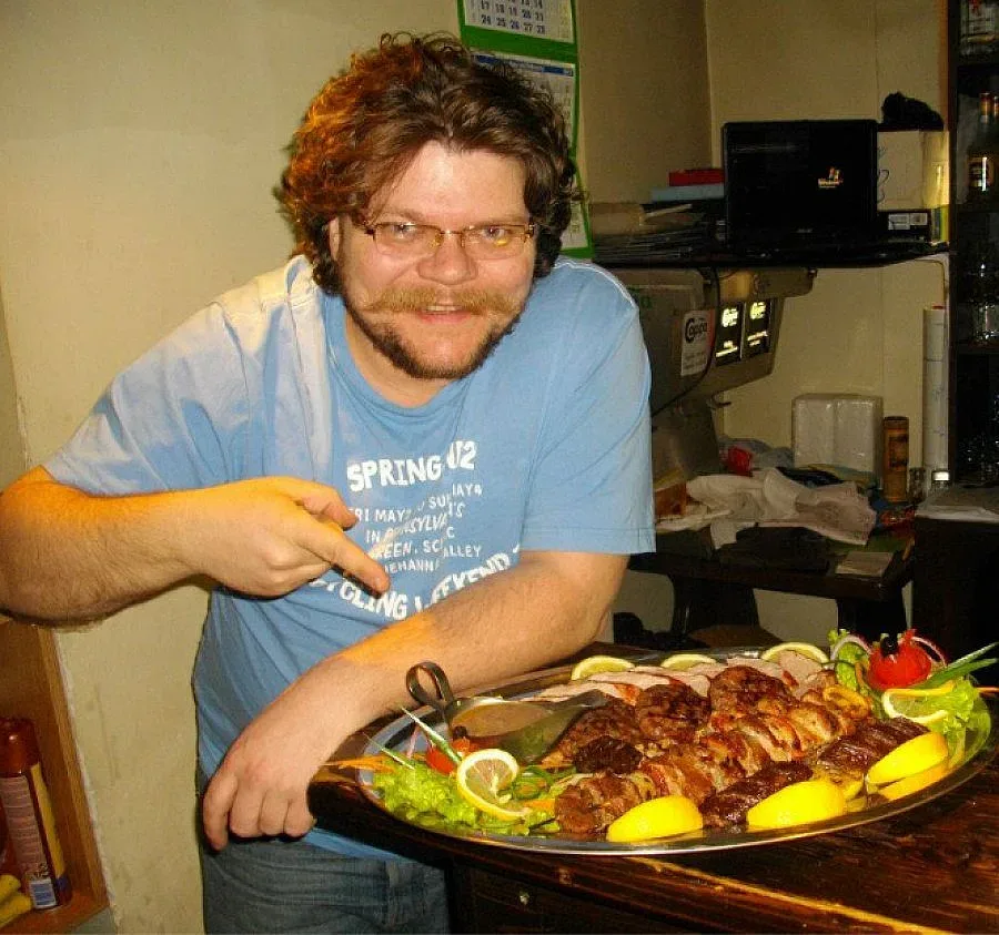 Троянци си мерят ракиите, сменят прасе с есетра